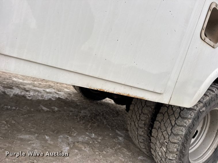 image for item DW6704 2009 Ford F-350 utility bed pickup truck