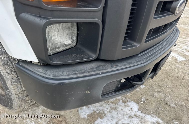 image for item DW6704 2009 Ford F-350 utility bed pickup truck