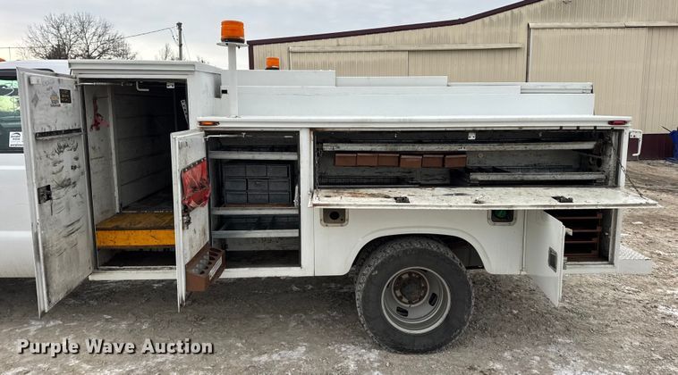 image for item DW6704 2009 Ford F-350 utility bed pickup truck