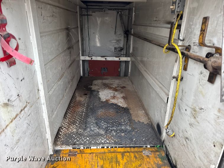 image for item DW6704 2009 Ford F-350 utility bed pickup truck