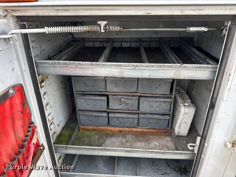 image for item DW6704 2009 Ford F-350 utility bed pickup truck