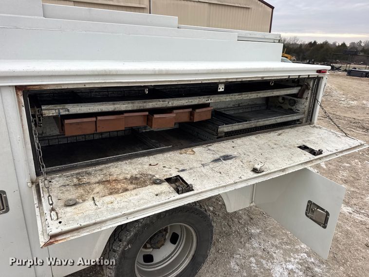 image for item DW6704 2009 Ford F-350 utility bed pickup truck