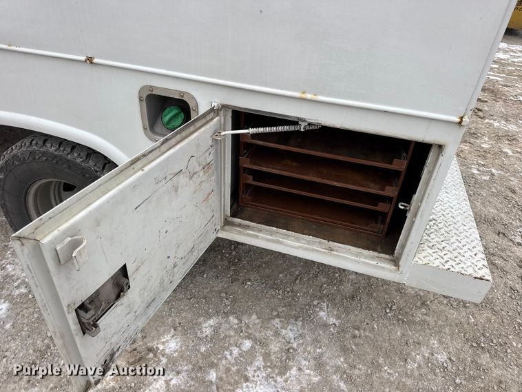 image for item DW6704 2009 Ford F-350 utility bed pickup truck