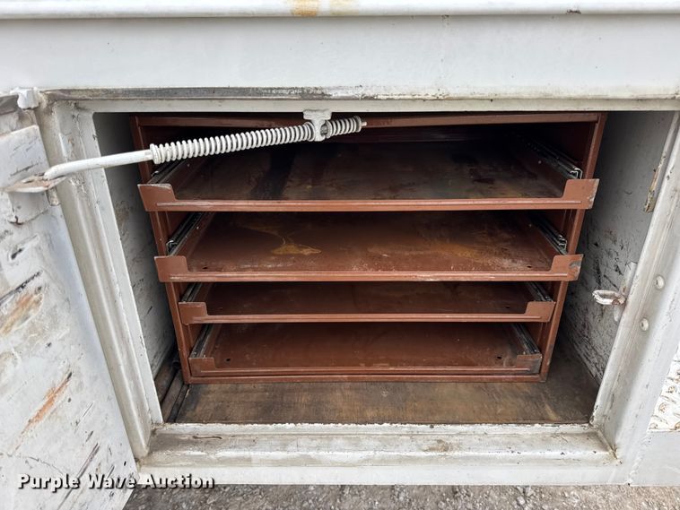 image for item DW6704 2009 Ford F-350 utility bed pickup truck