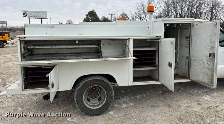 image for item DW6704 2009 Ford F-350 utility bed pickup truck