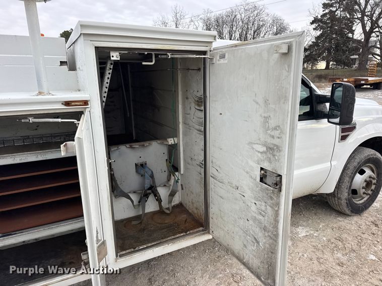 image for item DW6704 2009 Ford F-350 utility bed pickup truck