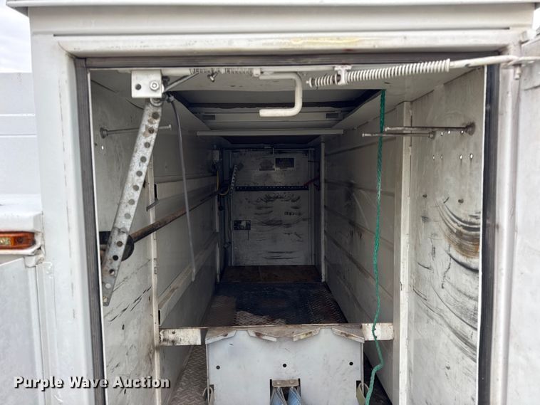 image for item DW6704 2009 Ford F-350 utility bed pickup truck