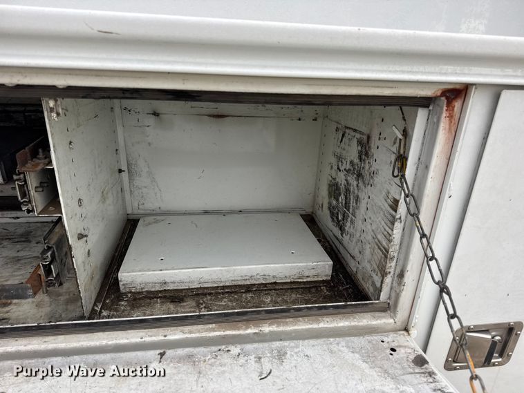 image for item DW6704 2009 Ford F-350 utility bed pickup truck