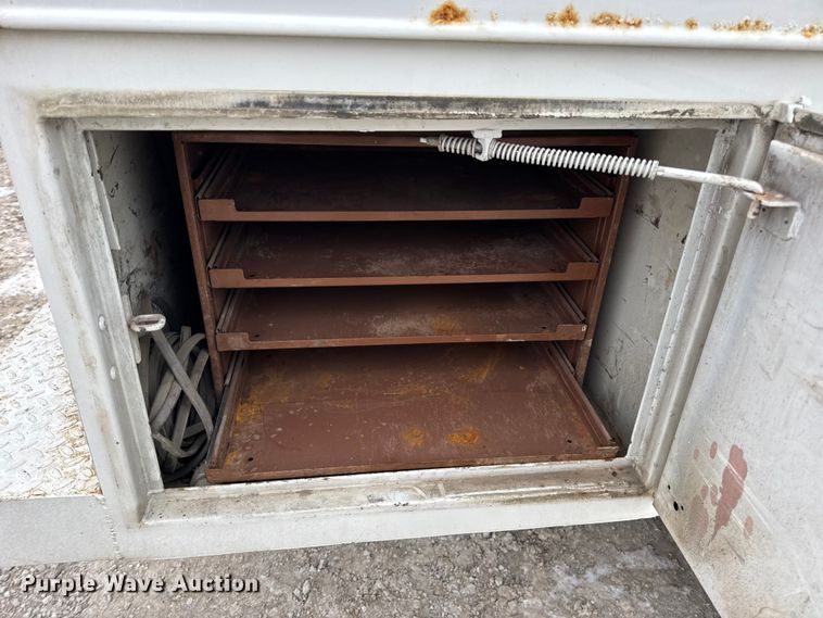 image for item DW6704 2009 Ford F-350 utility bed pickup truck