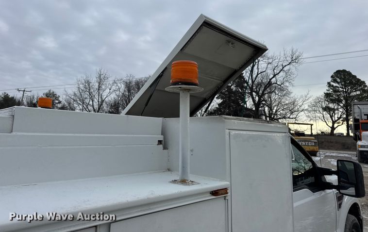 image for item DW6704 2009 Ford F-350 utility bed pickup truck