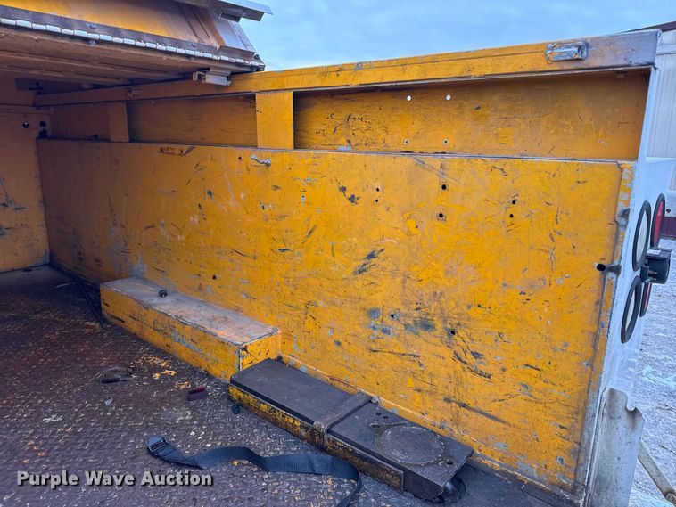 image for item DW6704 2009 Ford F-350 utility bed pickup truck