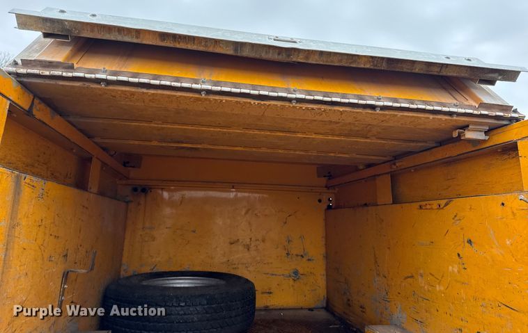 image for item DW6704 2009 Ford F-350 utility bed pickup truck