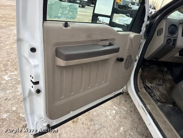 image for item DW6704 2009 Ford F-350 utility bed pickup truck