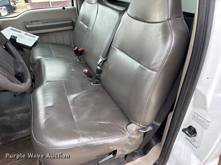 image for item DW6704 2009 Ford F-350 utility bed pickup truck