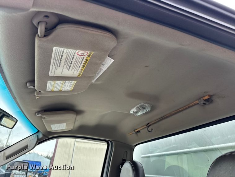 image for item DW6704 2009 Ford F-350 utility bed pickup truck