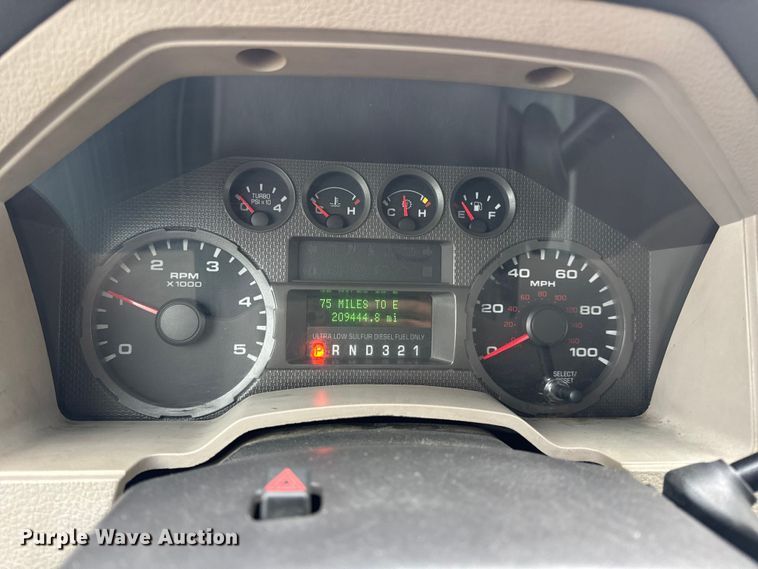 image for item DW6704 2009 Ford F-350 utility bed pickup truck