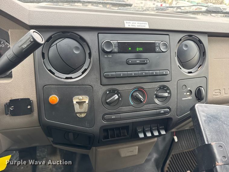 image for item DW6704 2009 Ford F-350 utility bed pickup truck