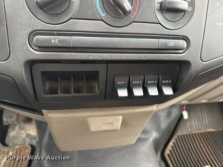 image for item DW6704 2009 Ford F-350 utility bed pickup truck