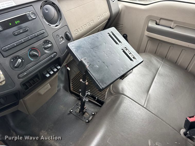 image for item DW6704 2009 Ford F-350 utility bed pickup truck