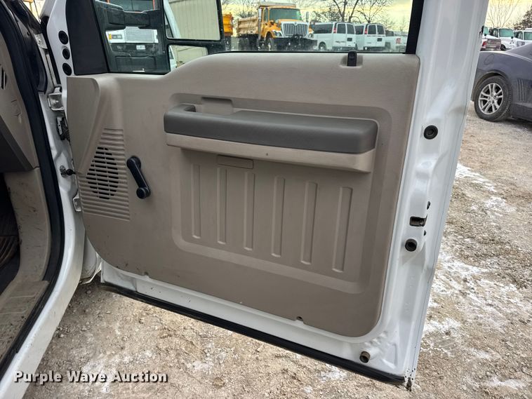 image for item DW6704 2009 Ford F-350 utility bed pickup truck