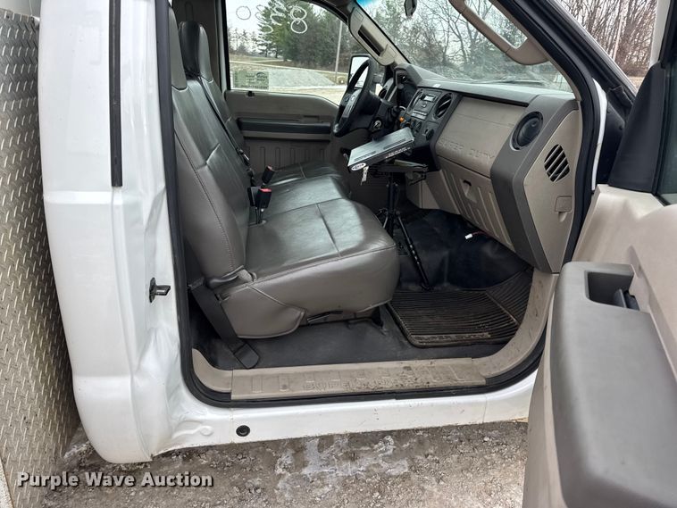 image for item DW6704 2009 Ford F-350 utility bed pickup truck