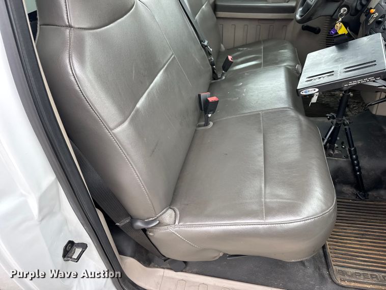 image for item DW6704 2009 Ford F-350 utility bed pickup truck