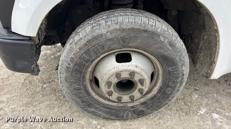 image for item DW6704 2009 Ford F-350 utility bed pickup truck