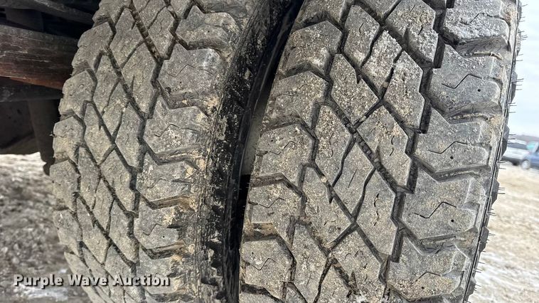 image for item DW6704 2009 Ford F-350 utility bed pickup truck