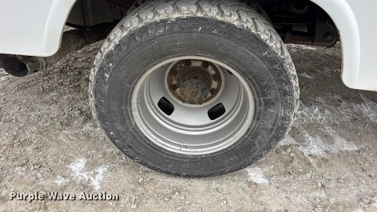 image for item DW6704 2009 Ford F-350 utility bed pickup truck