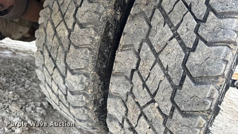 image for item DW6704 2009 Ford F-350 utility bed pickup truck