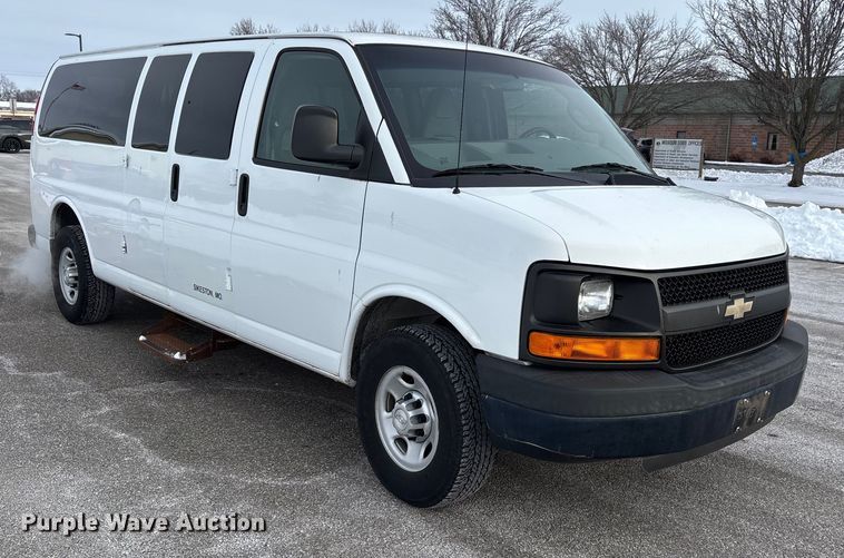 image for item DW7463 2016 Chevrolet Express 3500 van