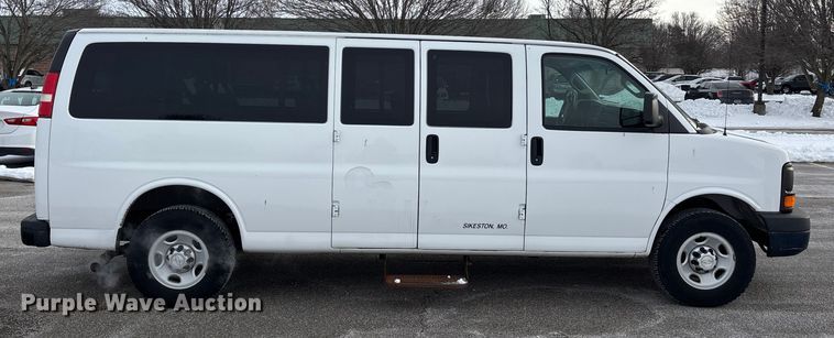 image for item DW7463 2016 Chevrolet Express 3500 van