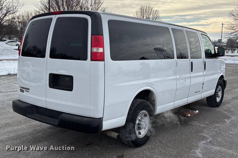 image for item DW7463 2016 Chevrolet Express 3500 van