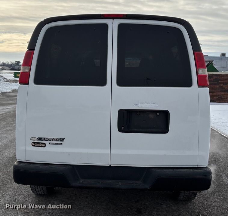 image for item DW7463 2016 Chevrolet Express 3500 van