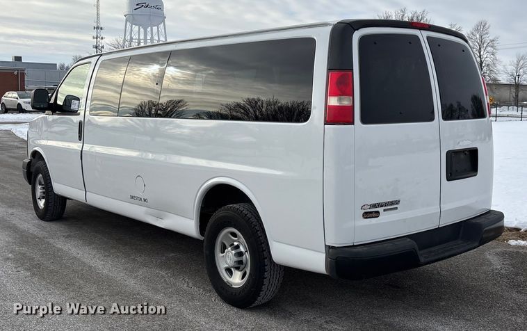 image for item DW7463 2016 Chevrolet Express 3500 van