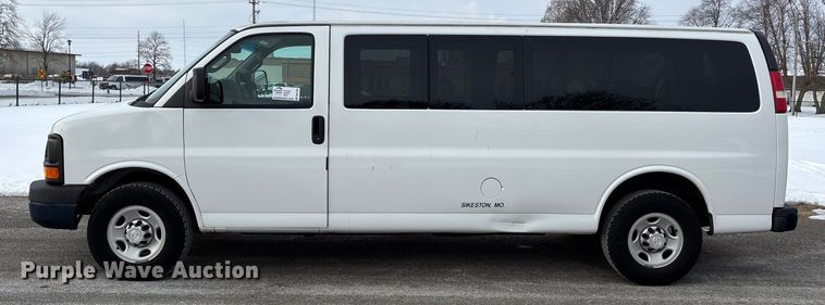 image for item DW7463 2016 Chevrolet Express 3500 van