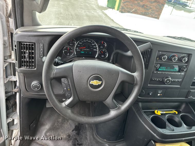 image for item DW7463 2016 Chevrolet Express 3500 van
