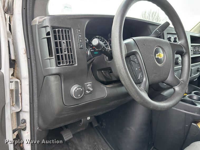image for item DW7463 2016 Chevrolet Express 3500 van