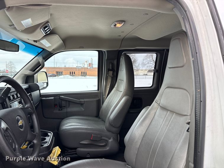 image for item DW7463 2016 Chevrolet Express 3500 van