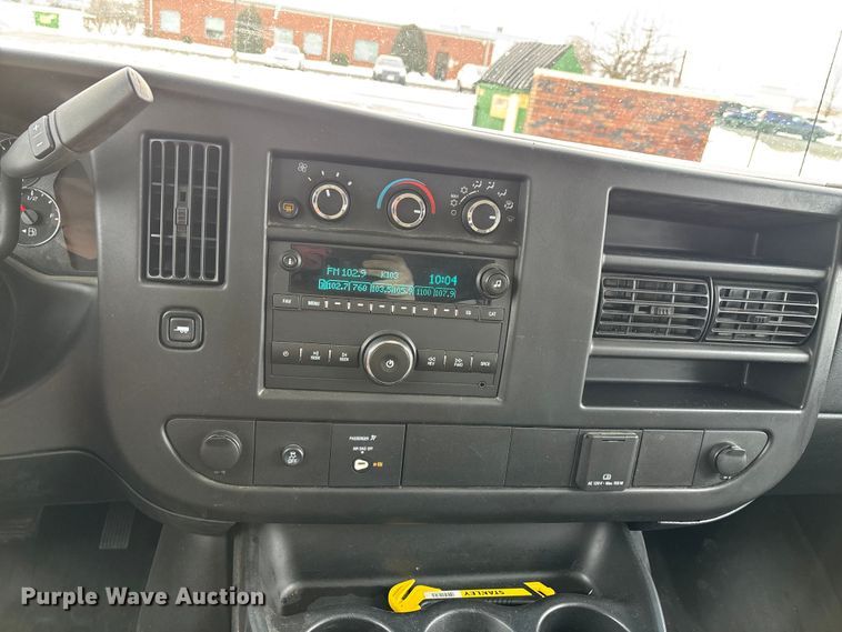 image for item DW7463 2016 Chevrolet Express 3500 van