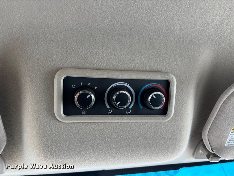 image for item DW7463 2016 Chevrolet Express 3500 van