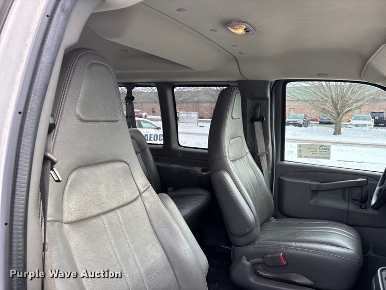 image for item DW7463 2016 Chevrolet Express 3500 van