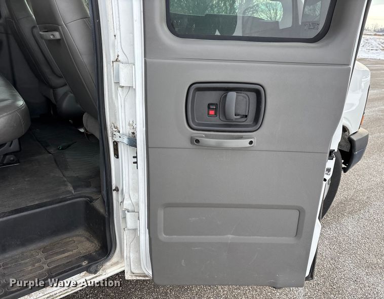 image for item DW7463 2016 Chevrolet Express 3500 van