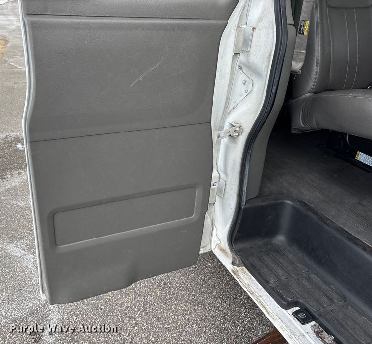 image for item DW7463 2016 Chevrolet Express 3500 van