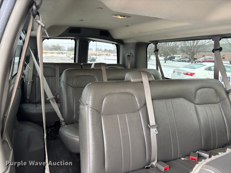 image for item DW7463 2016 Chevrolet Express 3500 van