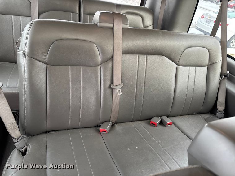 image for item DW7463 2016 Chevrolet Express 3500 van