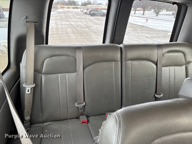 image for item DW7463 2016 Chevrolet Express 3500 van