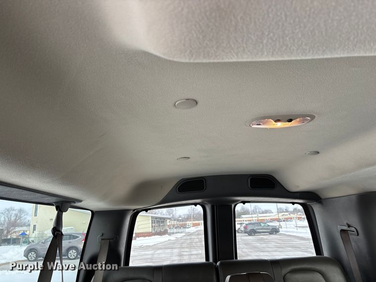 image for item DW7463 2016 Chevrolet Express 3500 van