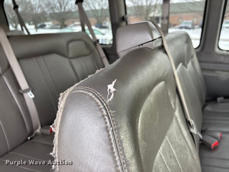 image for item DW7463 2016 Chevrolet Express 3500 van