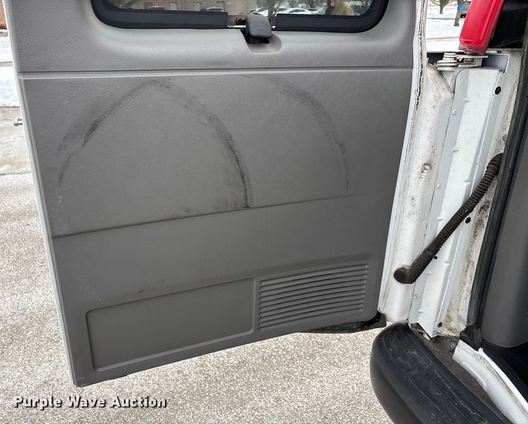 image for item DW7463 2016 Chevrolet Express 3500 van